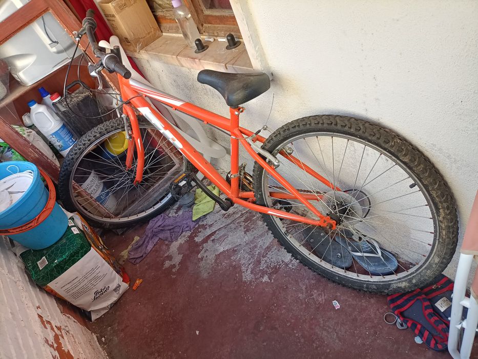 Bicicleta praticamente nova