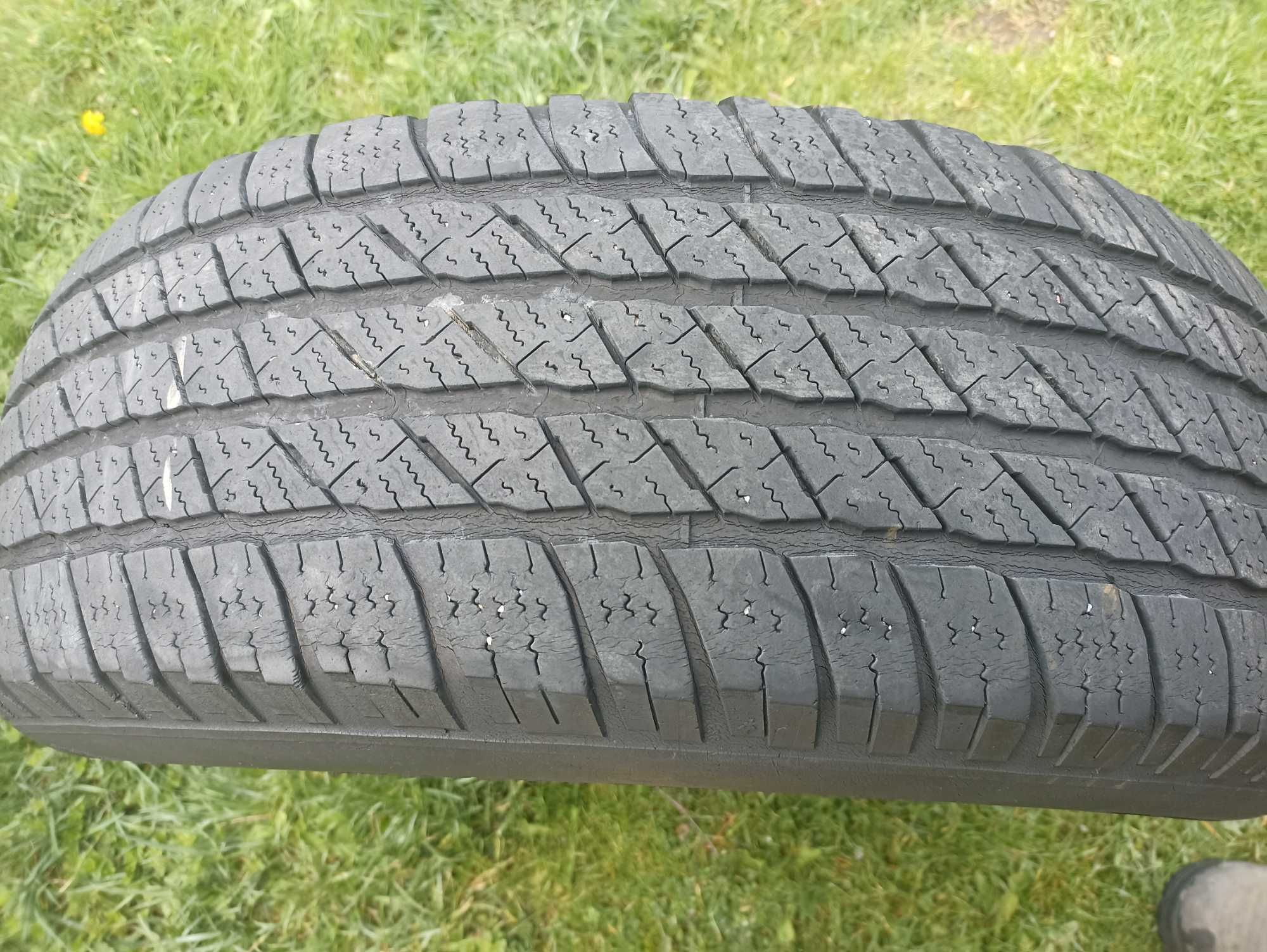 Продам б/у резину  MICHELIN P245/65 R17  M+S