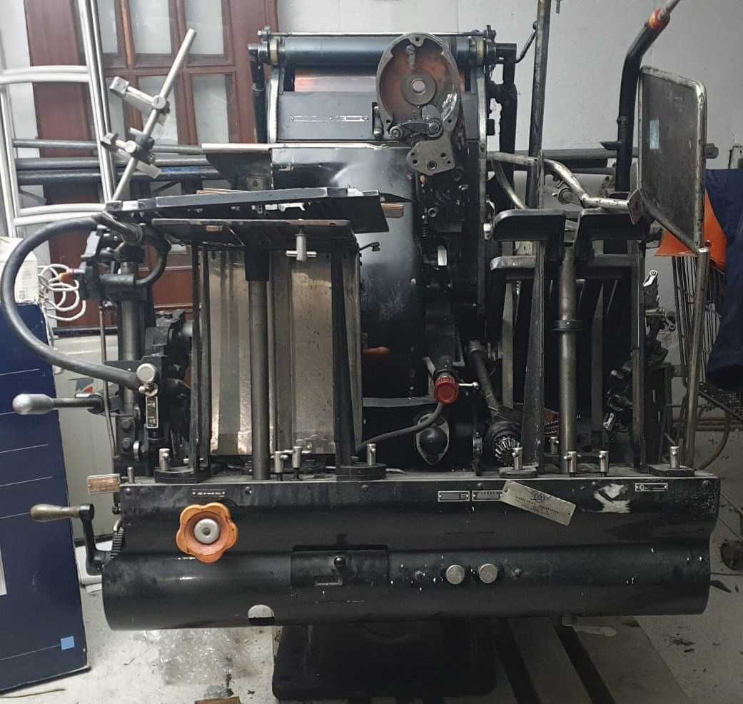 Máquina ADAST Grafopress