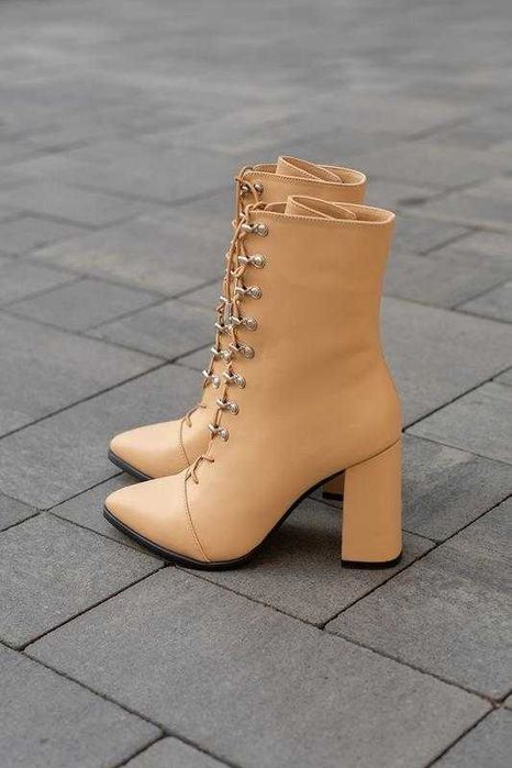 Шкіряні бежеві зимові черевики утеплені чоботи emmelie delage