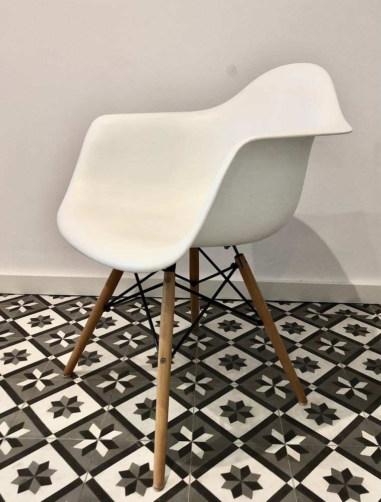 Vendo 1 cadeira tipo Eames