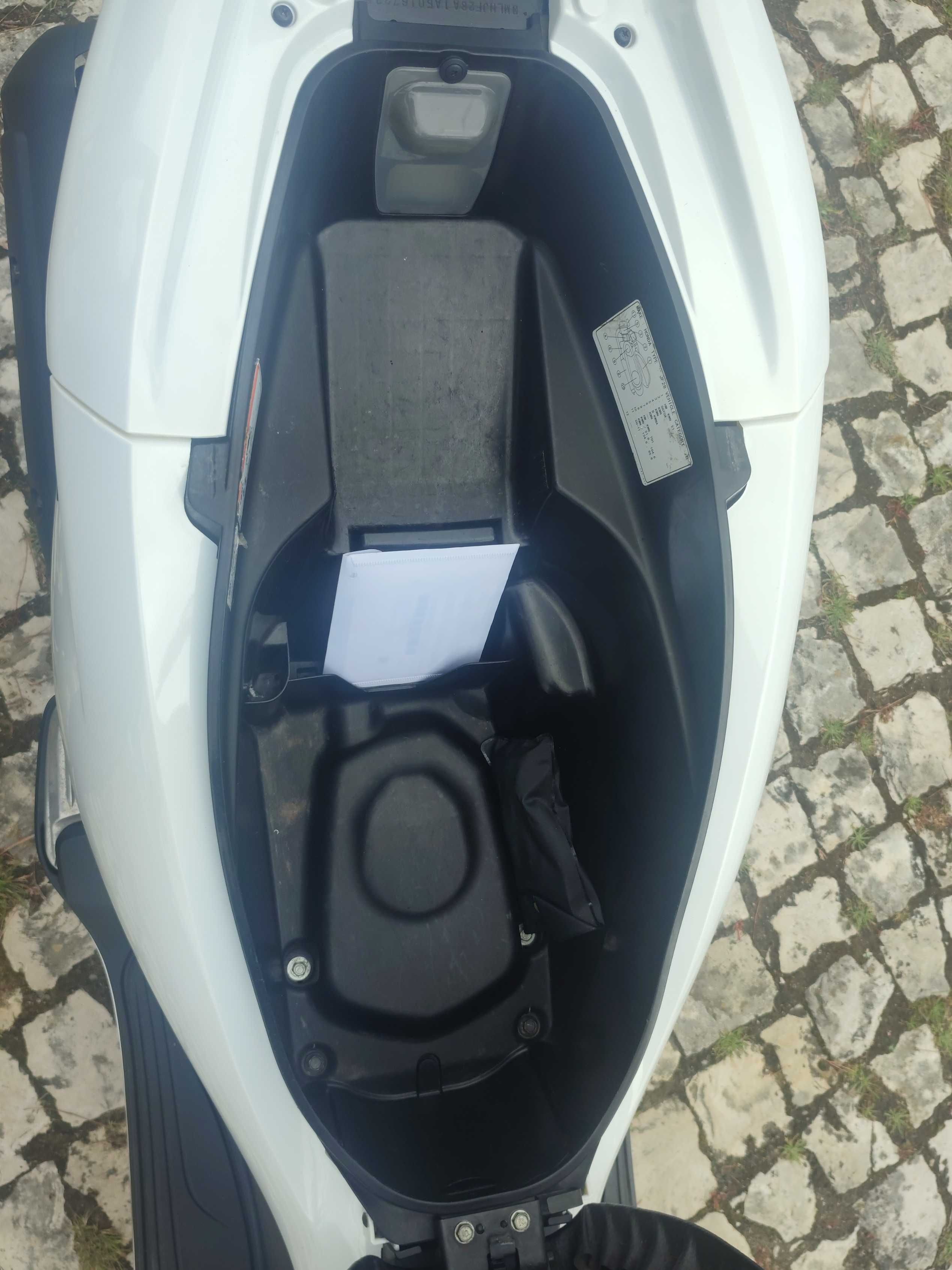 Honda PCX 125 (Oportunidade Única)