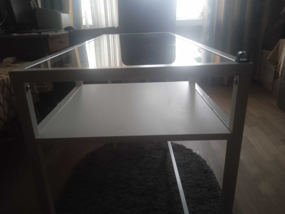 Стол стеклянный небольшой с полкой,  для ноутбука и др.