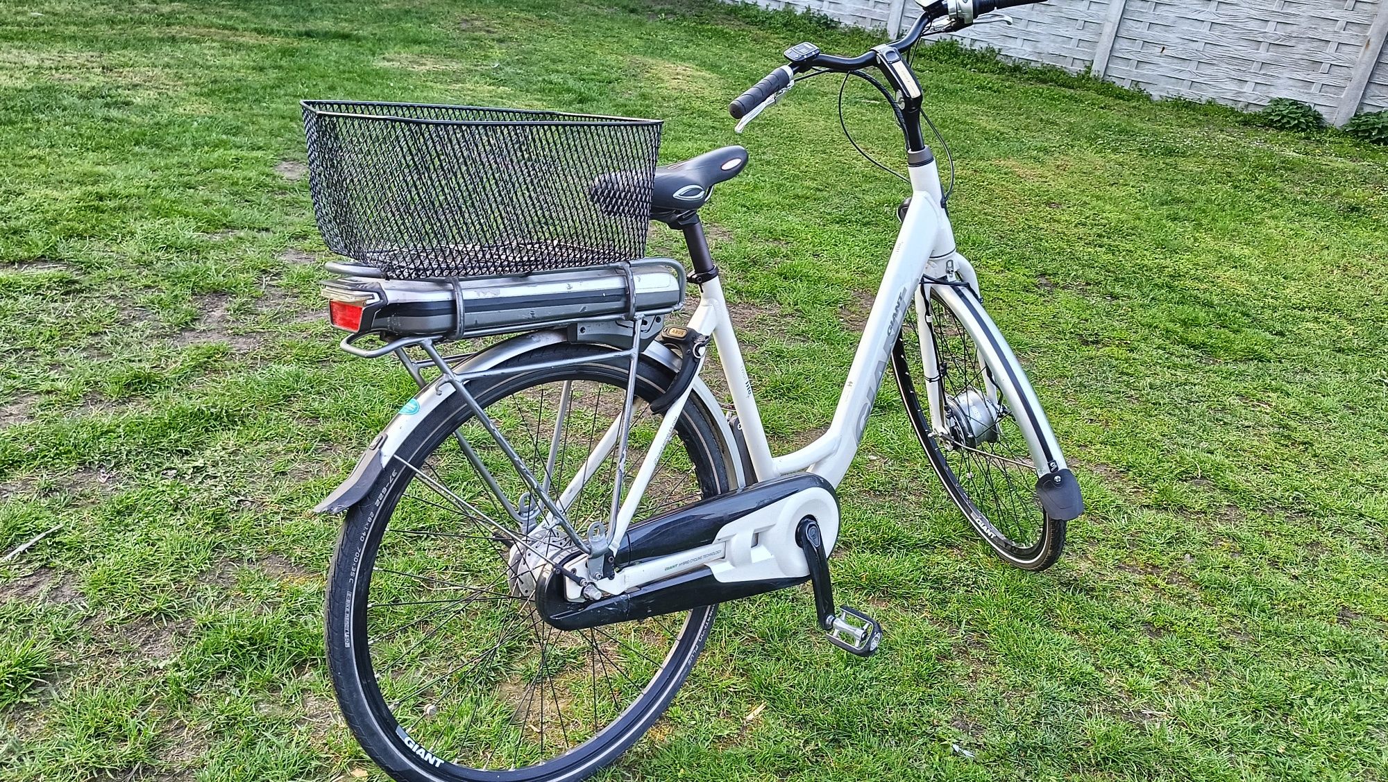 GIANT z napędem elektrycznym rower miejski