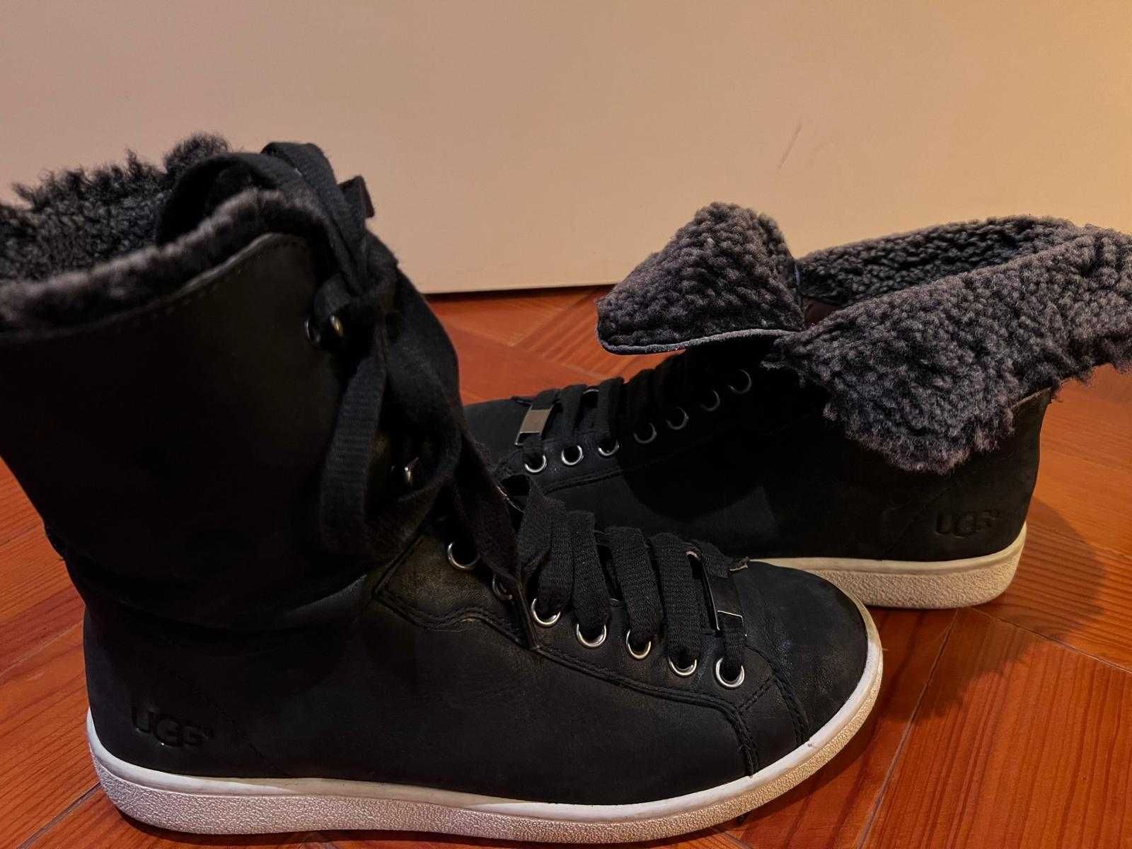 Ténis bota pretos UGG em camurça