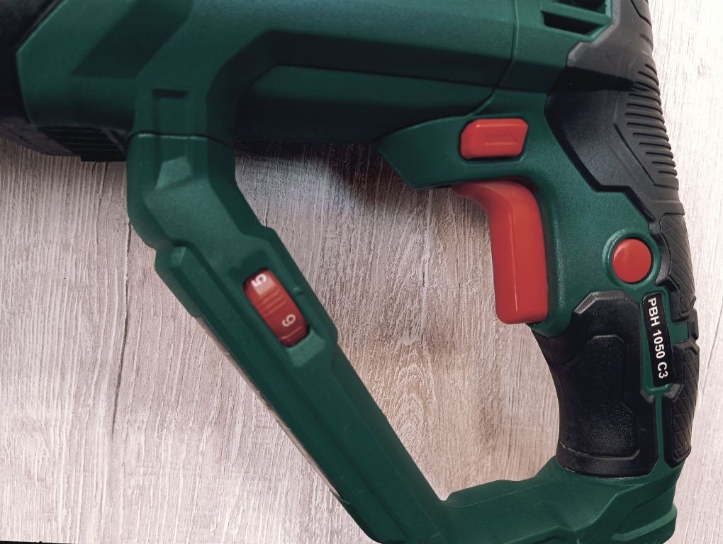 Перфоратор прямий Parkside PBH 1050 C3