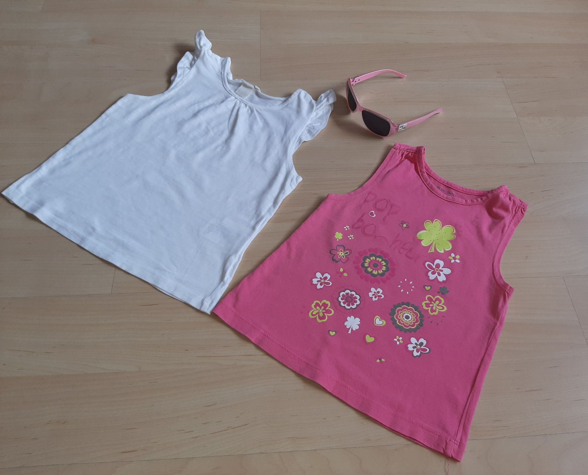 2 koszulki na lato na 5 lat rozmiar 110 H&M i różowe okulary Polariss