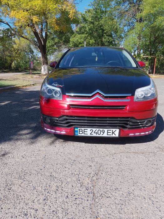 Автомобиль Ситроен С4