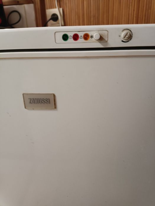 Продам холодильную камеруZANUSSI в отличном состоянии на 3отделения