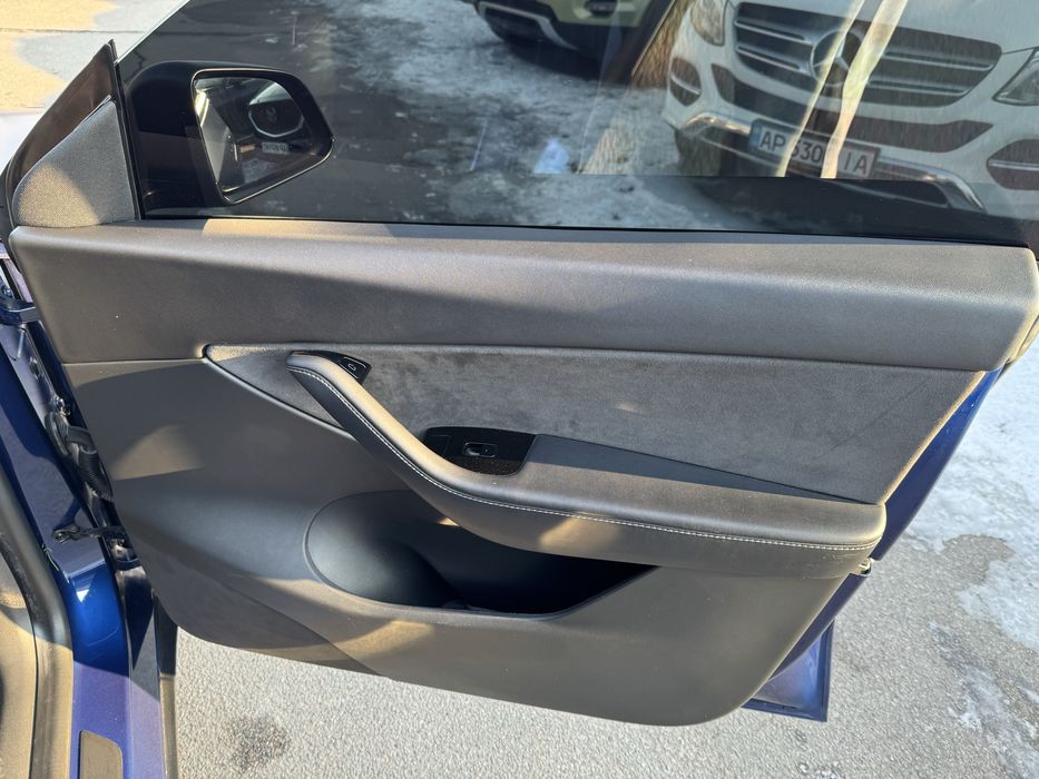 Продам TESLA Y Perfomance
