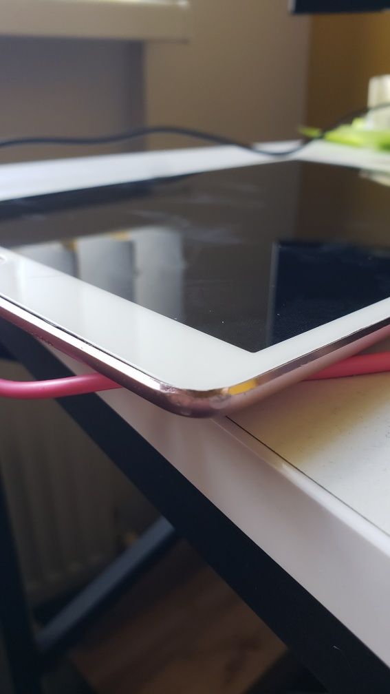 iPad 10.5 a1701 неробочий