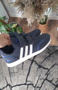 Dzieciece buty marki adidas na rzepy 34