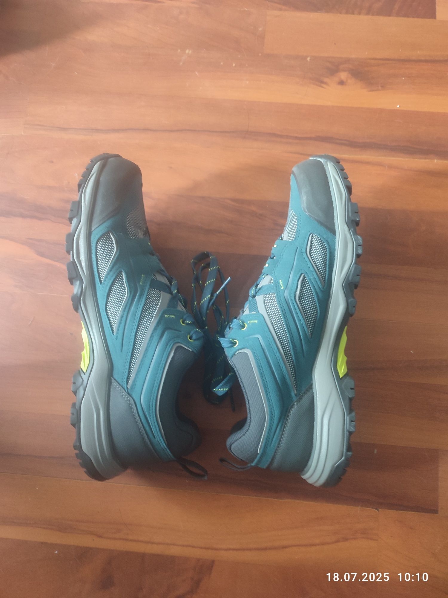 Sprzedam buty terenowe quechua nowe rozmiar 43rozmiar