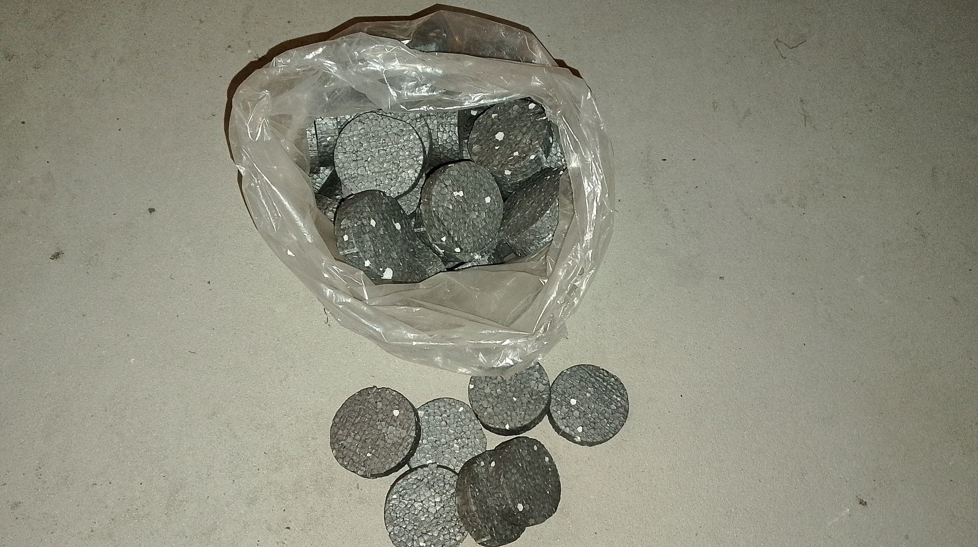 Kołki do styropianu z trzpieniem 26 cm plus zaślepki styropianowe