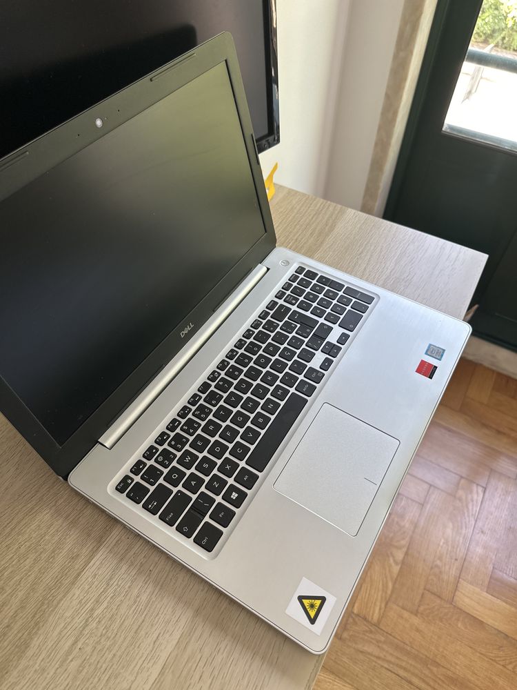 Dell Inspiron 5593 15-inch (2019) intel i5 8th gen 16gb ram