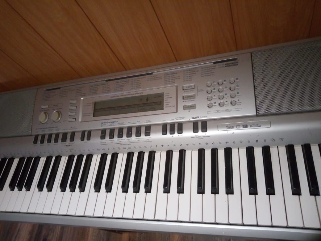 Синтезатор Casio WK-210 электрическое пианино