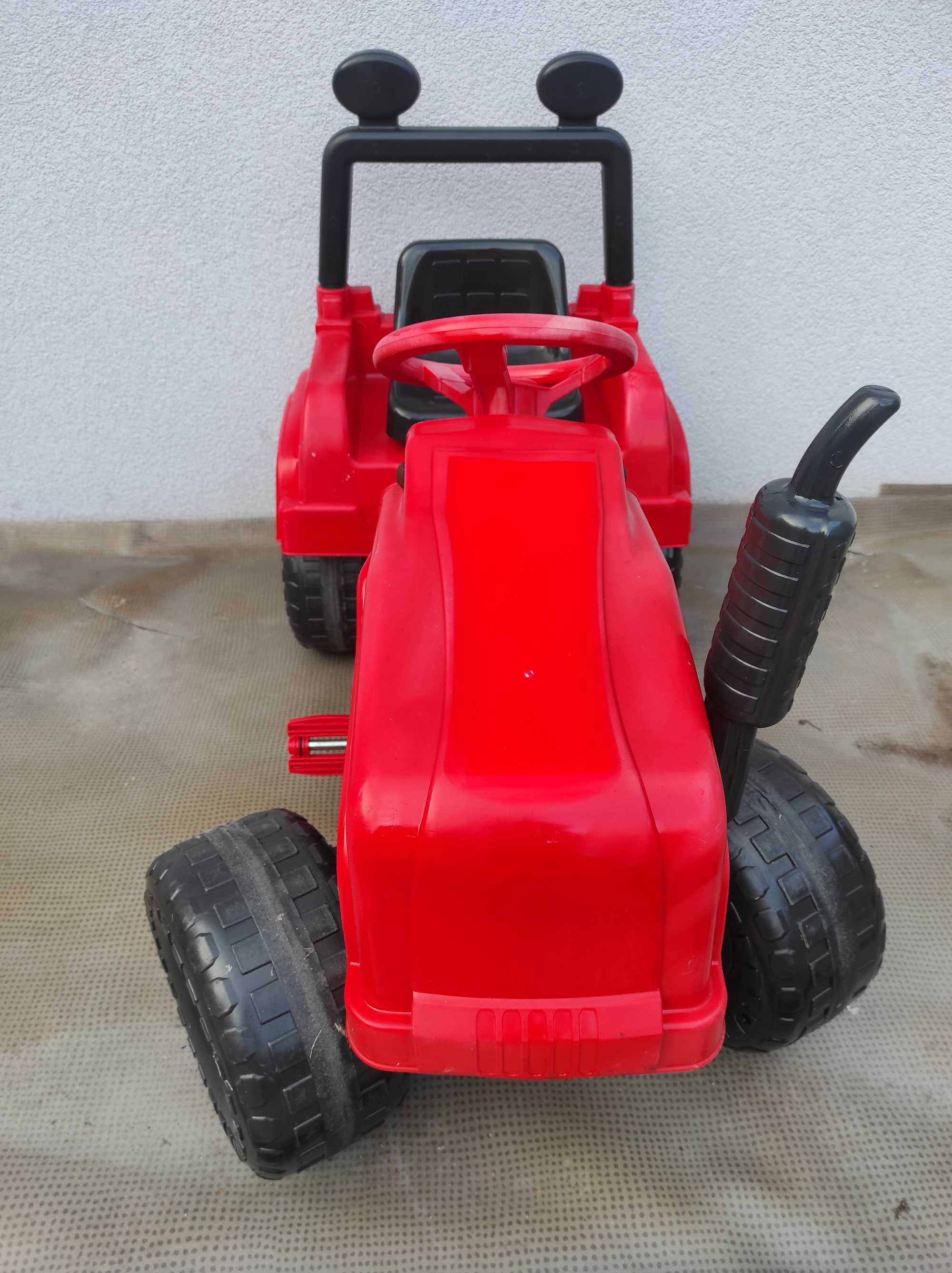 Traktor na pedały . Jeździk ciągnik rowerek