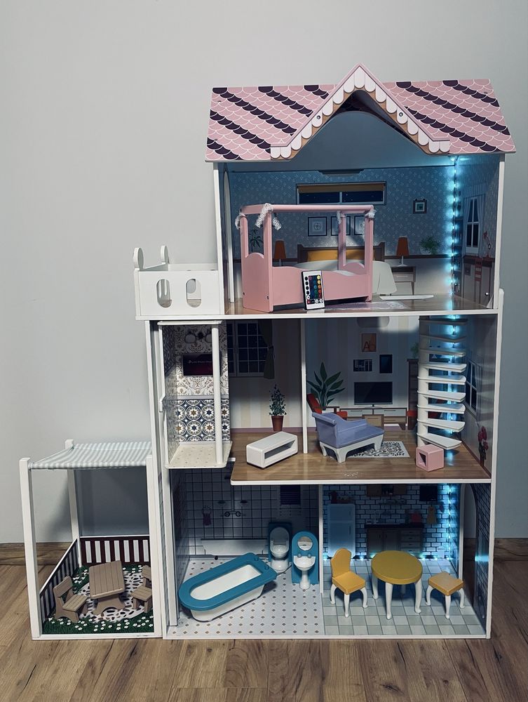 Domek dla lalek (np. Barbie) z pełnym wyposażeniem + oświetlenie LED