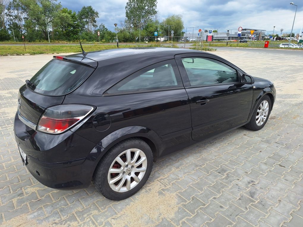 Opel Astra GTC 1.4 16V benzyna rok 2005 hak zadbana