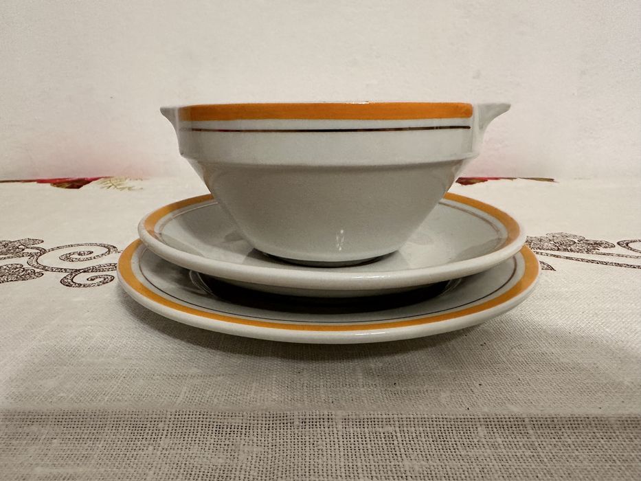 Bulionówka z talerzykami 6 szt.