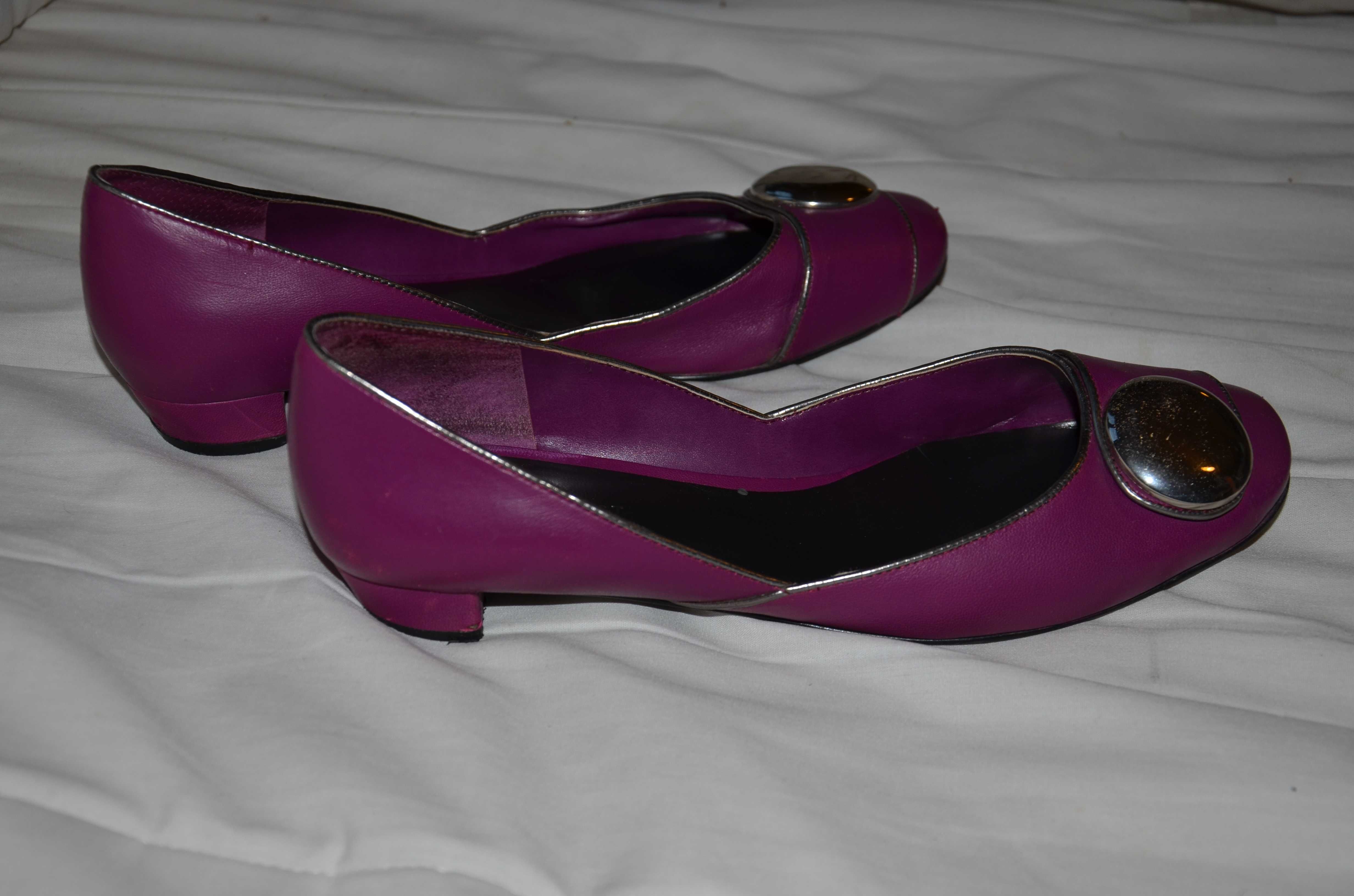 Fioletowe balerinki ze skóry ze srebrnym guzikiem Nine West r. 39