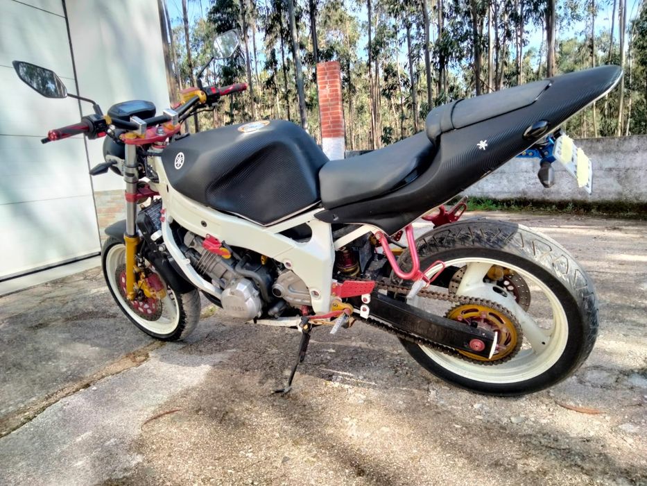 Yamaha FZR600 modificada