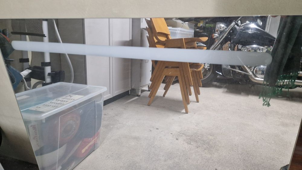 Espelho com luz (com pequeno defeito)