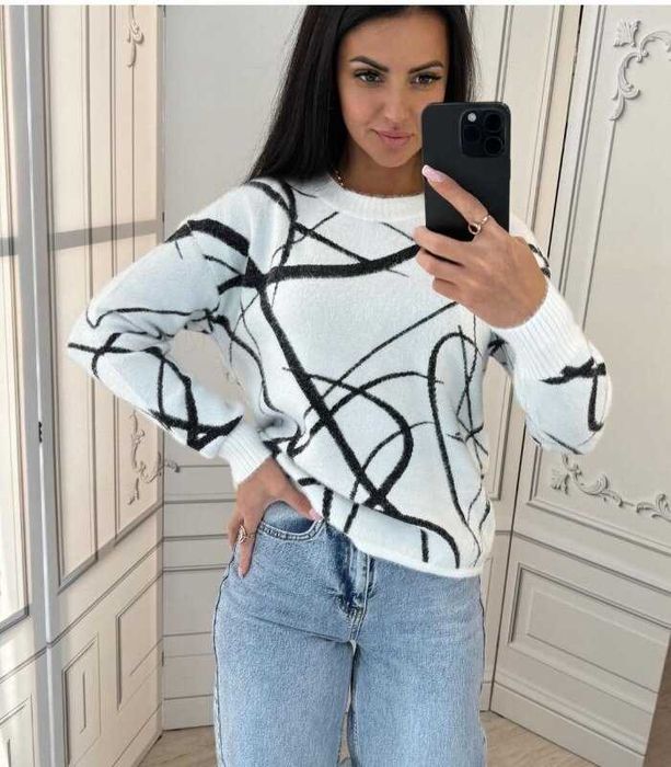 Жіночий теплий стильний светр на зиму