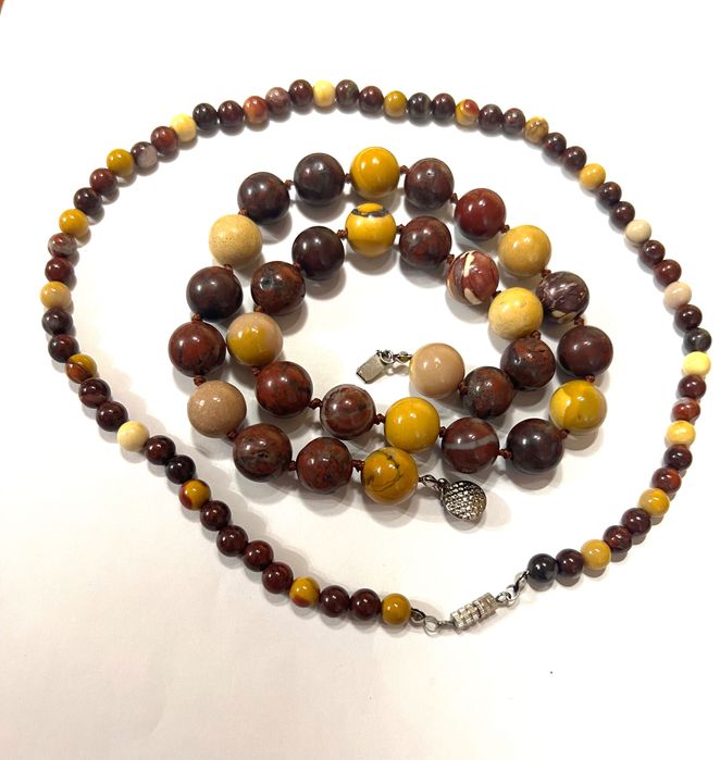 Коралі з самоцвітів