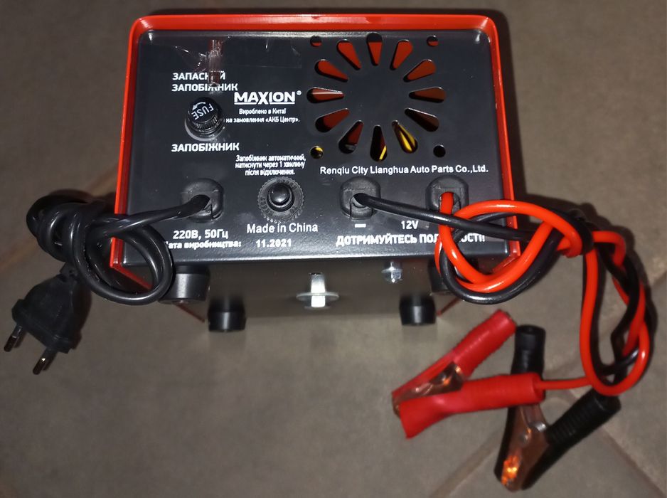 Зарядне для мото/авто 10 ампер, 12 вольт