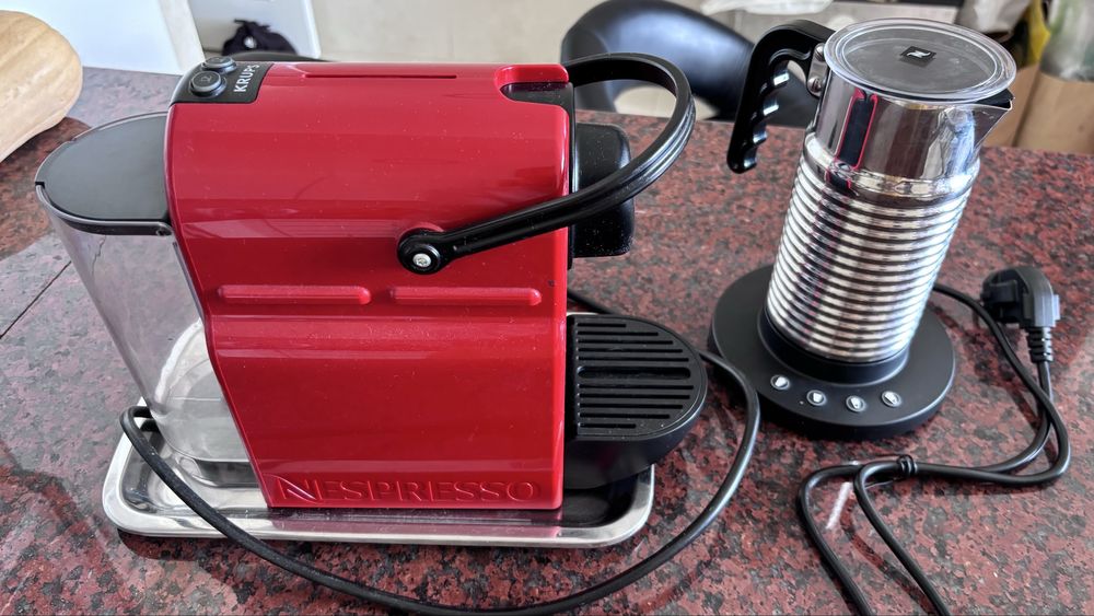 Máquina de Café Krups Nespresso Vermelho