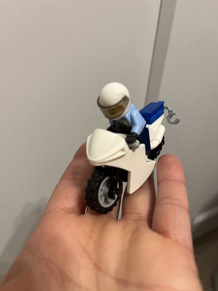 Lego city policjant i motorek jak nowe