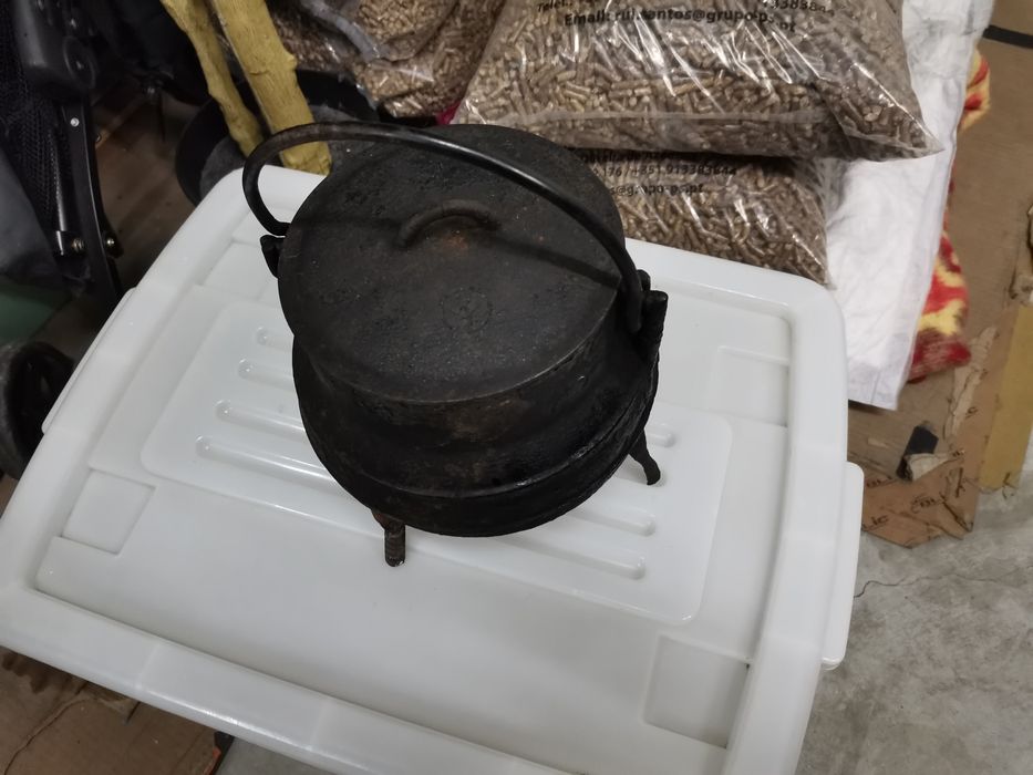 Pote / panela de ferro antiga 3L