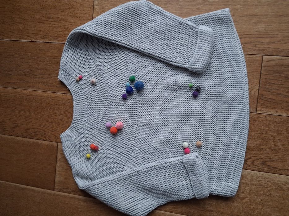Sweter z pomponikami Zara 104