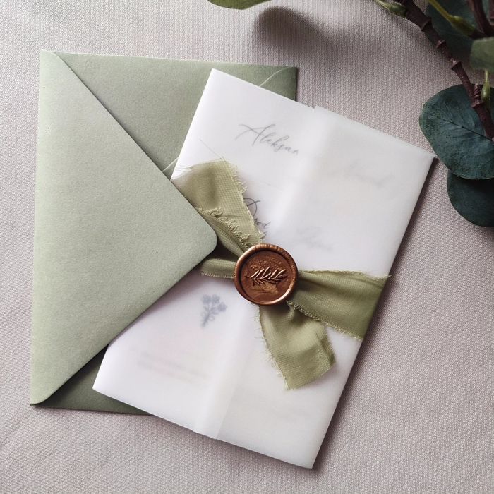 Zaproszenia ślubne ze wstążką i lakiem