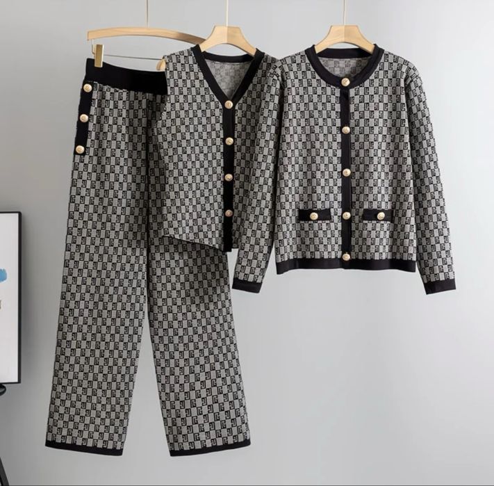 Жіночий костюм трійка