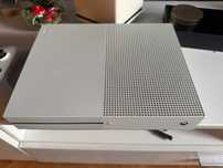 Xbox One S 500gb + 2 pady + 3 gry