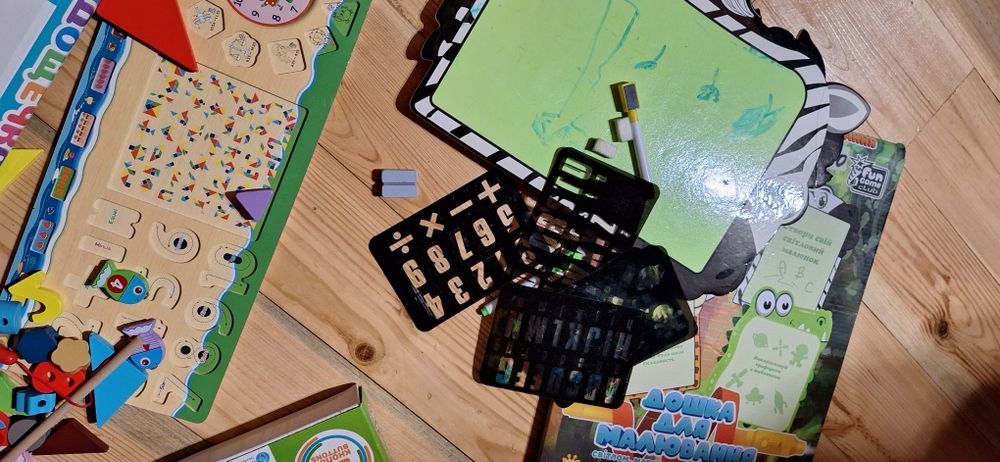 Розвивашки для малюка, сортери, мозаїка..якісне