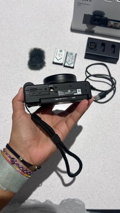 Máquina Fotográfica Mirrorless Sony ZV-1