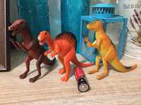 3 figurki  dinozaurów
