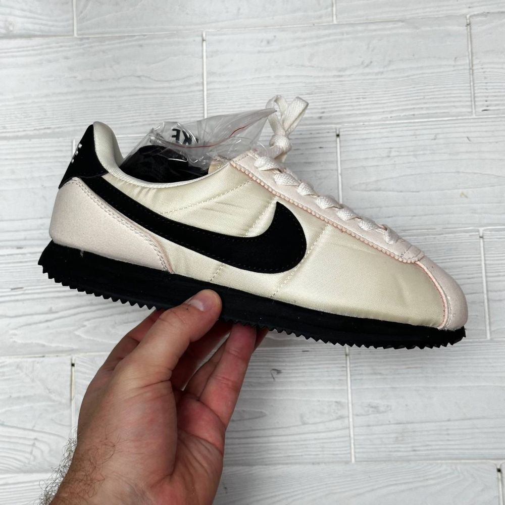 Жіночі кросівки nike cortez