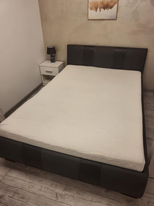Łóżko 140x200 z materacem