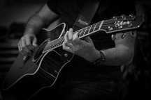 Aulas de - Guitarra - Baixo - Percussão - Ukulele - Piano