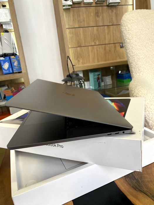 Apple MacBook Pro 16" i7/16/512GB Space Gray (MVVJ2) 2019