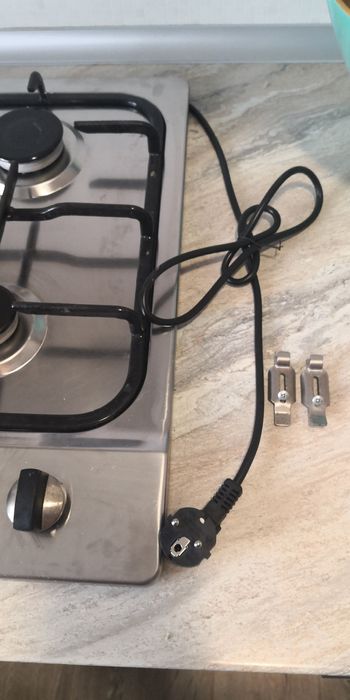 Placa a gás com ignição eletrica e 2 garrafas de gás seladas