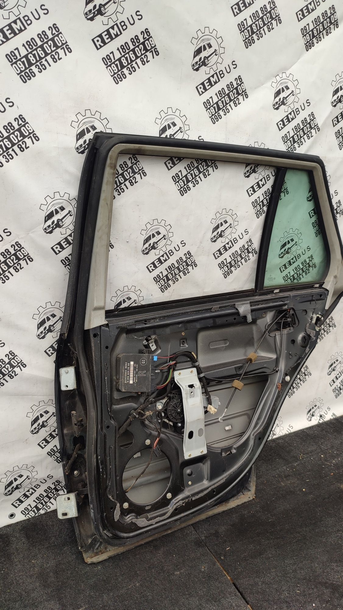Дверка задня права MB C-class w202 в доброму стані