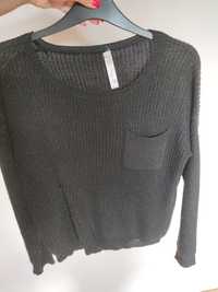 Czarny sweter oversize
