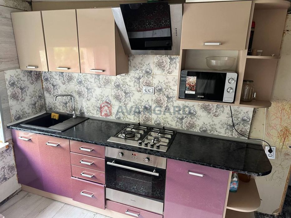 Казбет, продаж частини будинку!