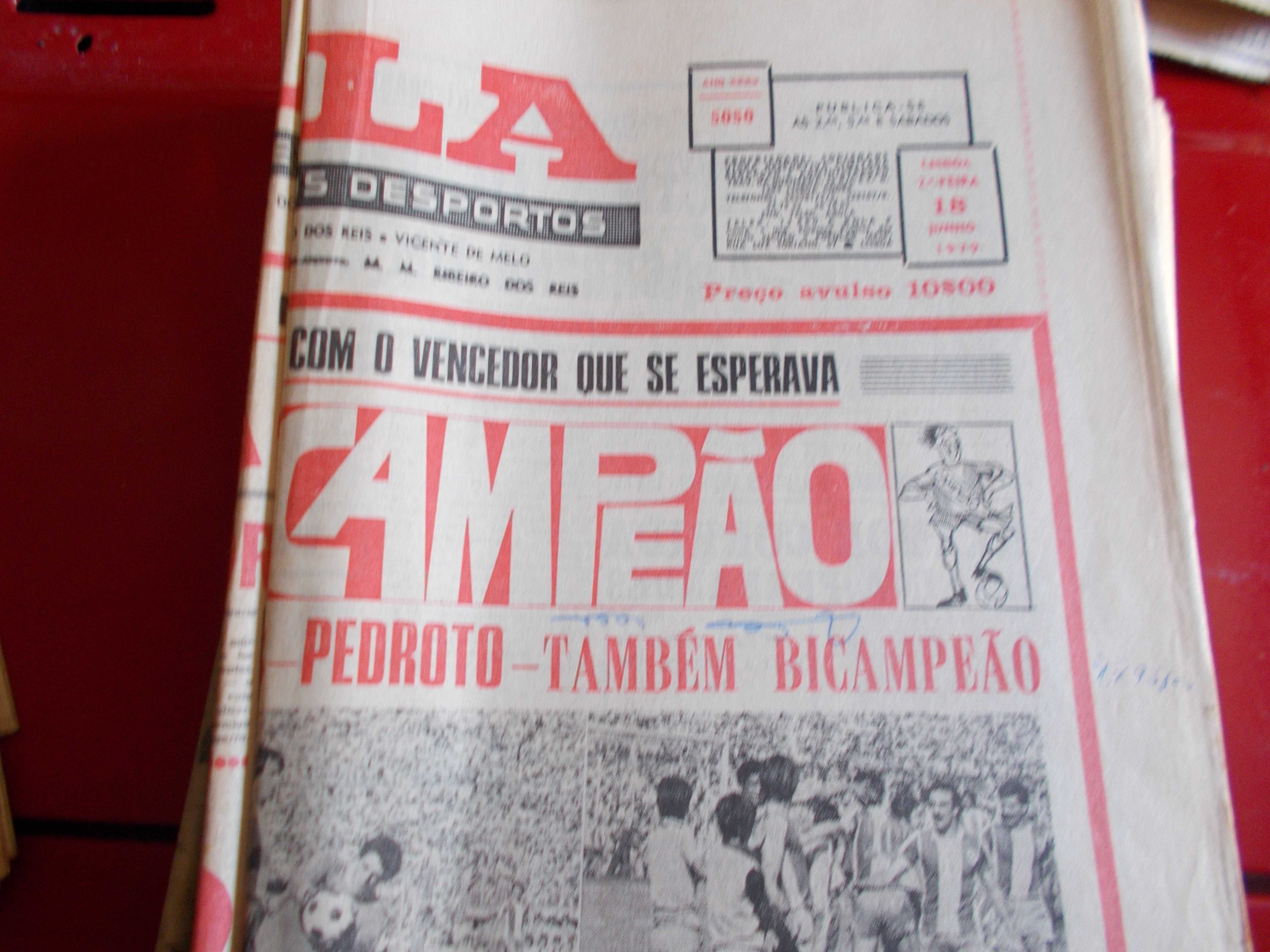 Lote 30 jornais A Bola 1969.