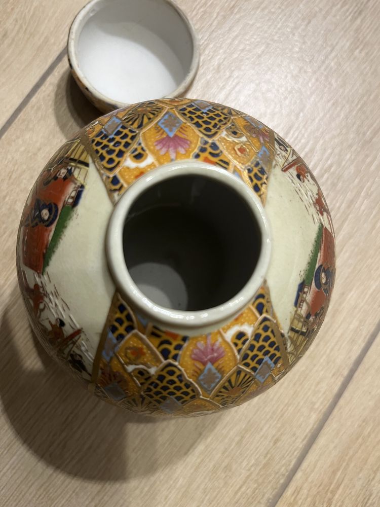 Amfora porcelana Chiny wys. 12 cm.